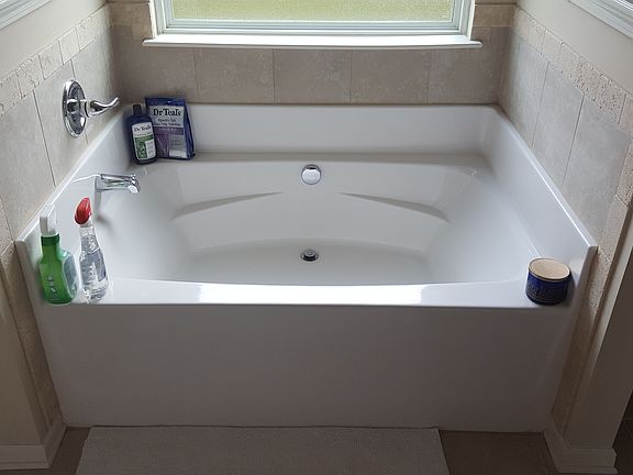 tub in master bath