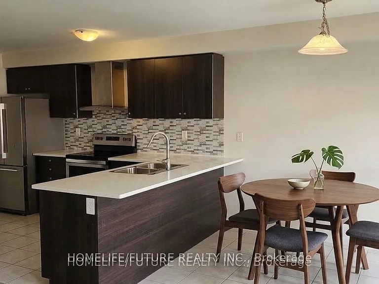 33 Cole Cres — Photo 2