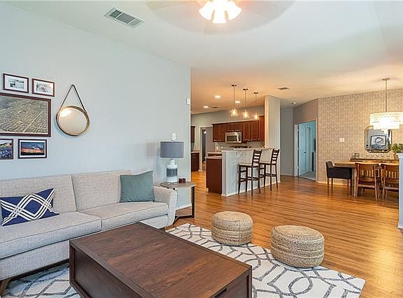 4th image of 3306 Saint Genevieve Dr