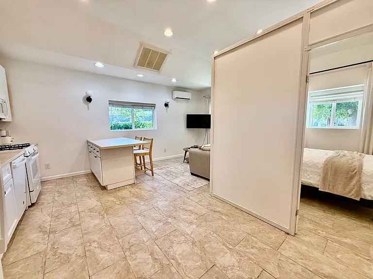 6508 Moorcroft Ave #ADU — Photo 8