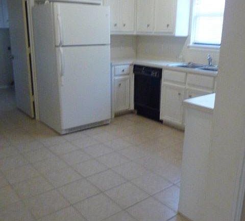 4th image of 4628 Erskine St