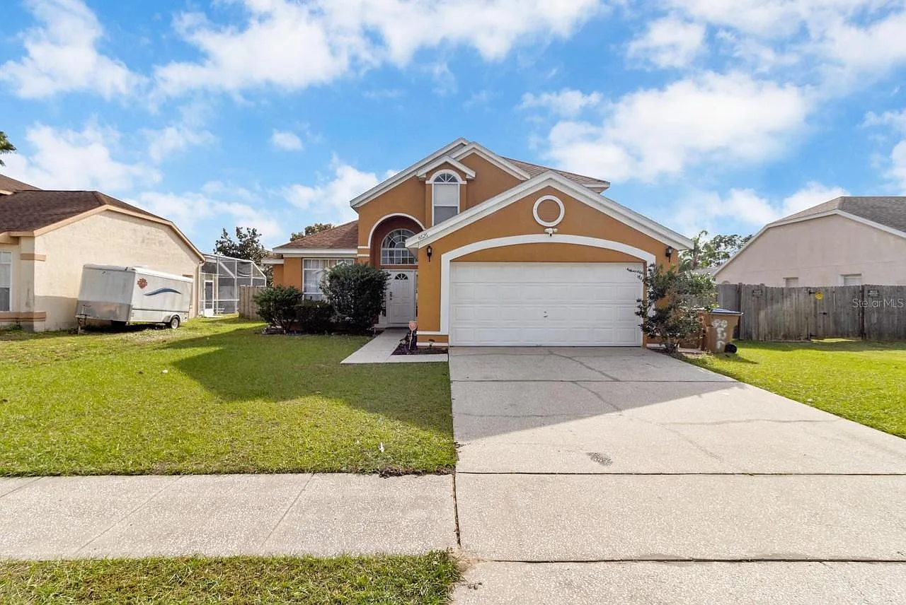 4 bed, 2.5 bath, 2074 sqft, $2,600 — Photo 2