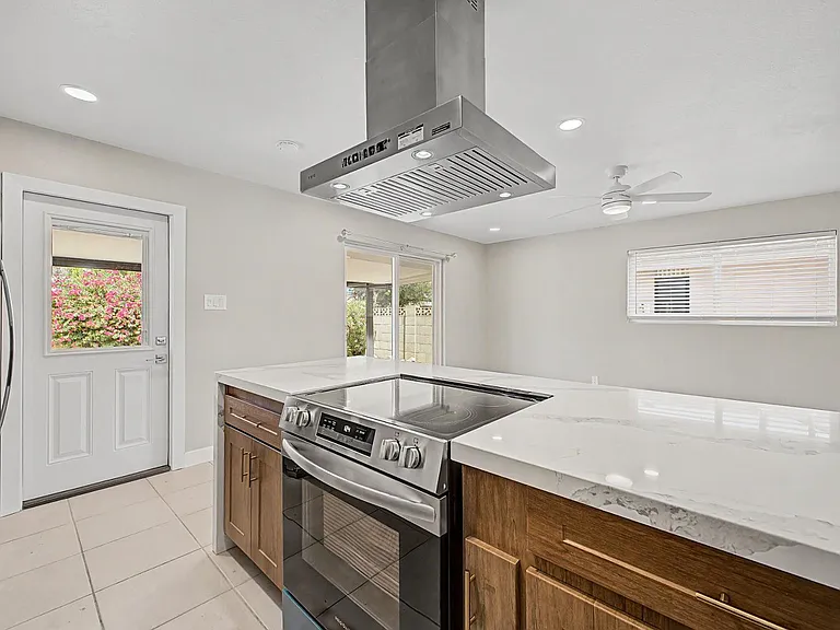 8730 E Rancho Vista Dr — Photo 6