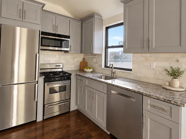 47-27 38th St #3A, Long Island City, NY 11101