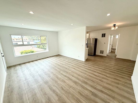 2nd image of 1000 Havenhurst Dr #8115