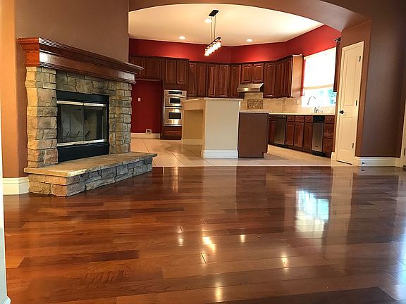 5th image of 4684 Village Green Dr
