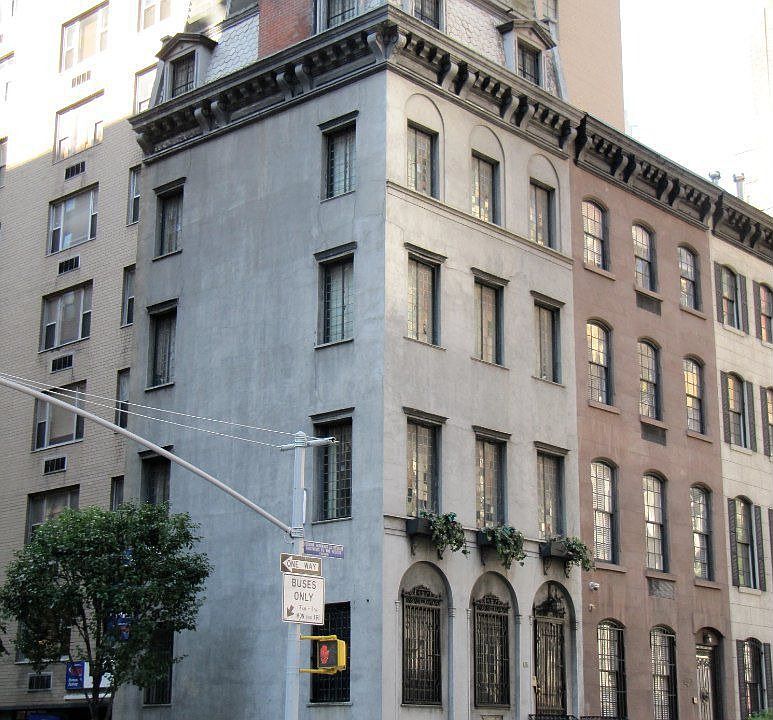 1st image of 136 E 38th St