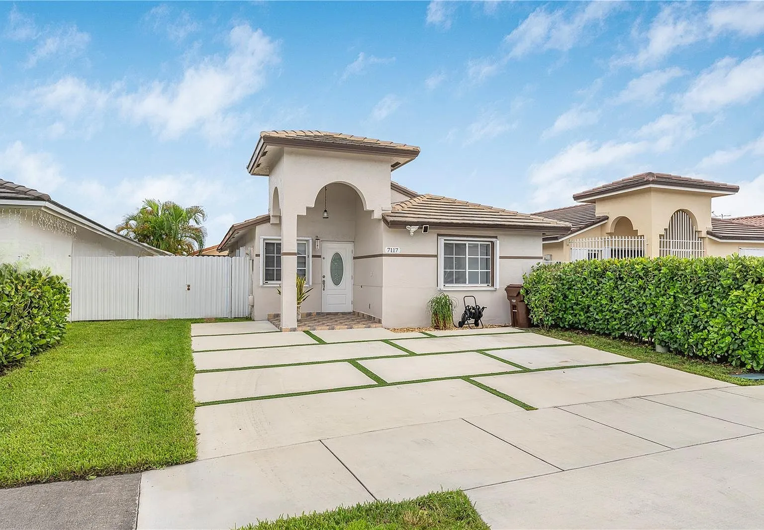 3 bed, 2.0 bath, 1450 sqft, $3,400 — Photo 1