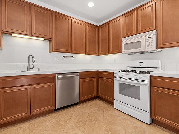 2nd image of 16915 Hutchins Lndg Unit 57