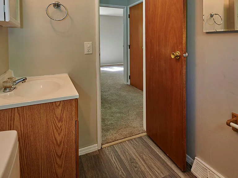 439 Colonial Ct — Photo 7