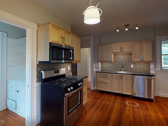 3rd image of 107 Oxford St #3B