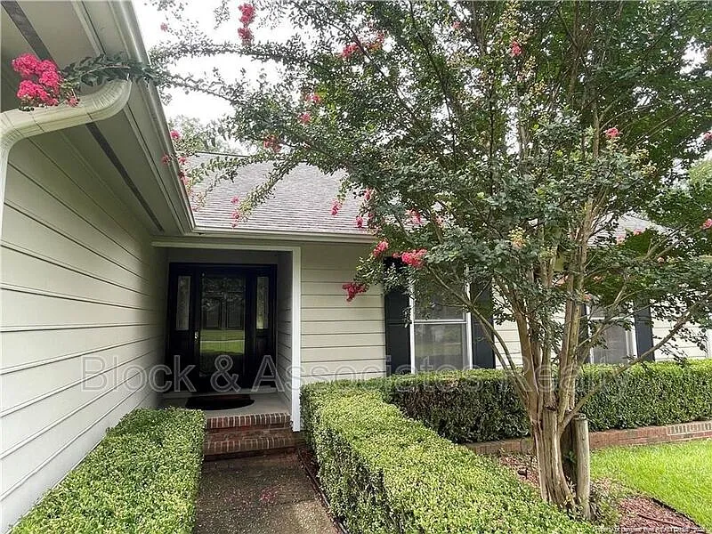 3 bed, 2.0 bath, $1,800 — Photo 2