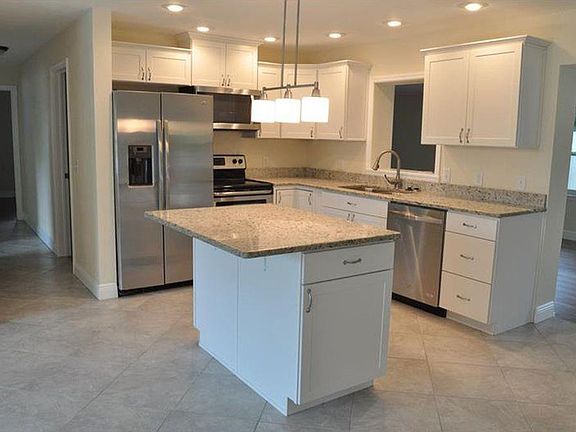 4th image of 10026 Bahama Ct