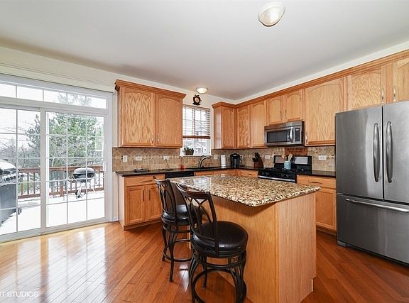 4th image of 160 Neutrenton Ave