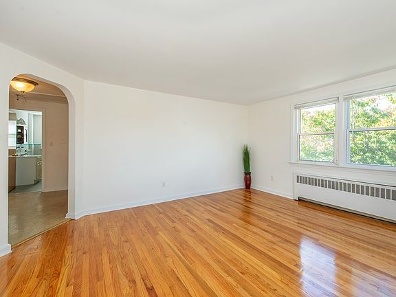 5th image of 46 Salter Pl Floor 2
