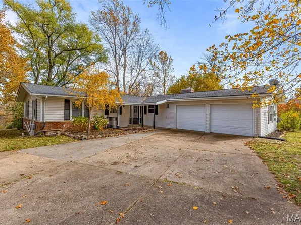 785 Golf Course Dr, Herculaneum, MO 63048