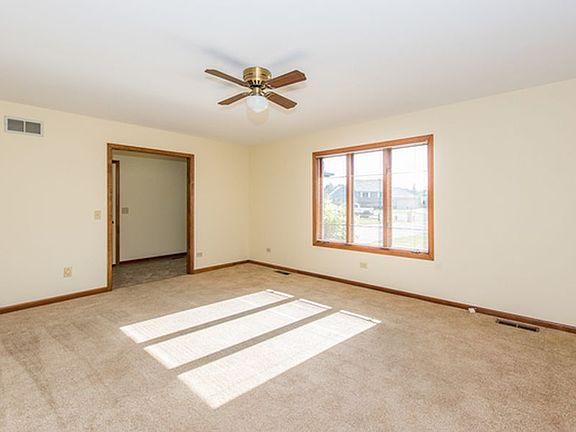 4th image of 3408 Meadow Crest Cir