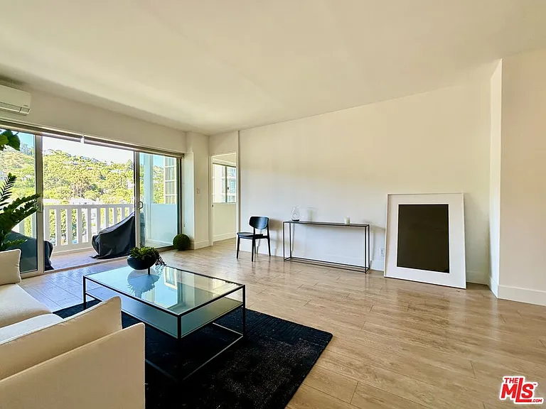 999 N Doheny Dr #904 — Photo 8
