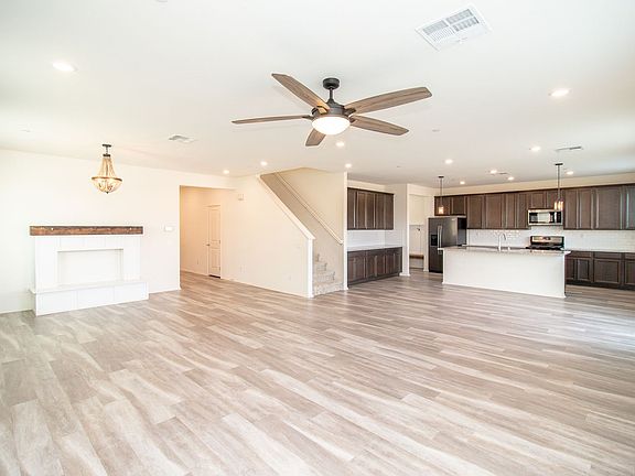 5th image of 1068 Poinsettia Cir