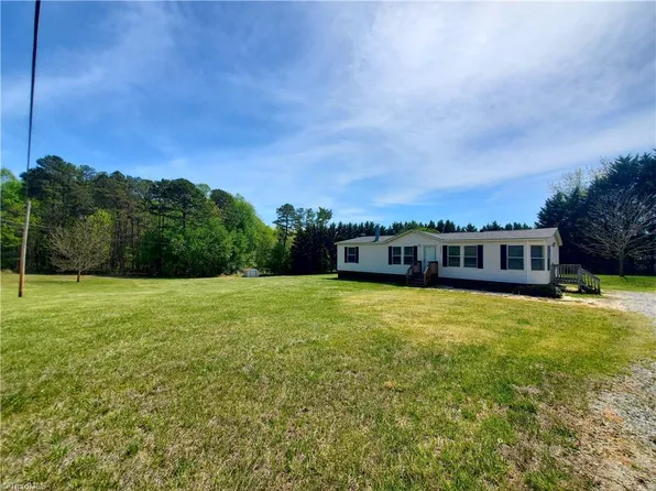 2022 Turkey Ford Rd, Mount Airy, NC 27030