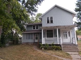 911 King Ct, Dixon, IL 61021