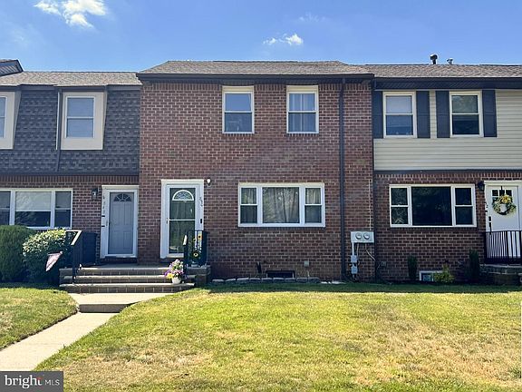 2nd image of 850 Shannon Ct