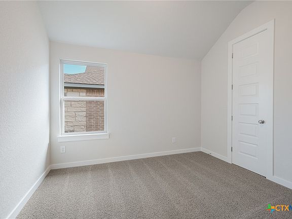 5th image of 2221 Bennett Ave