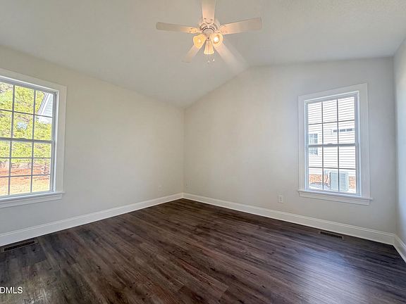 4th image of 406 Landing Place Dr