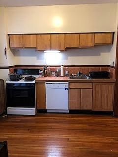 3rd image of 2588 Grandview Ave