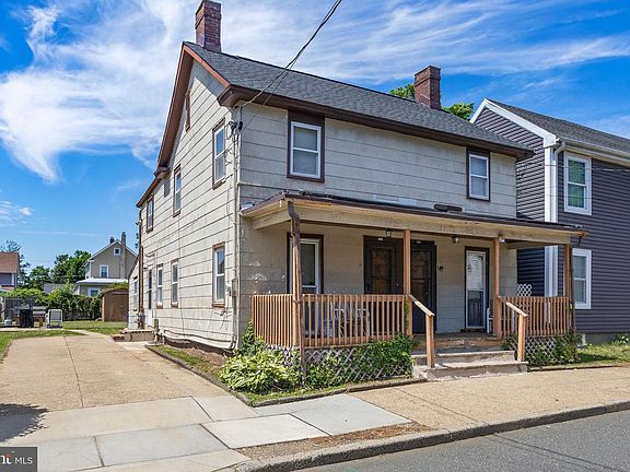 2nd image of 14 Hamilton St #16