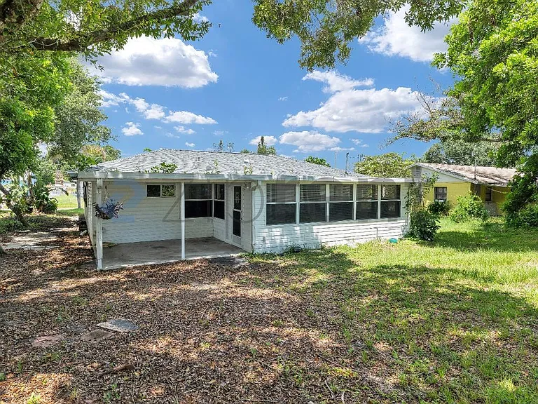 202 Essex Dr — Photo 14
