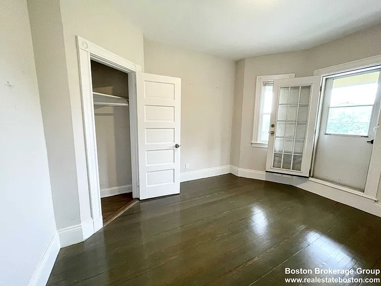 E Cottage St — Photo 13