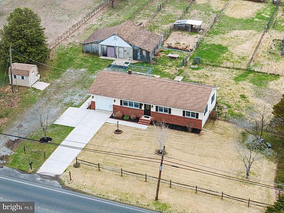 4th image of 482 Almond Rd