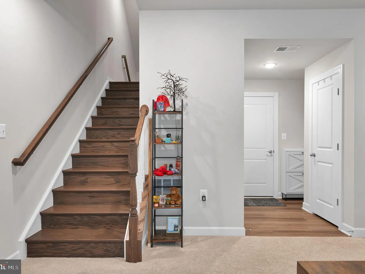 3 bed, 4.0 bath, 2240 sqft, $4,800 — Photo 2