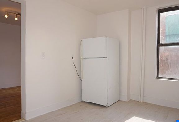 2nd image of 171 Bay 17th St APT A1