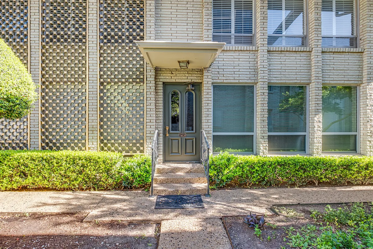 Building Photo - 6353 Diamond Head Cir #D