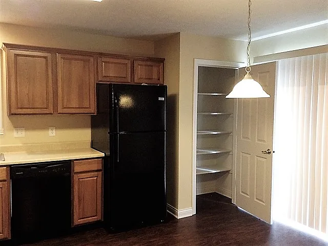 1207 Meadowood Dr — Photo 3