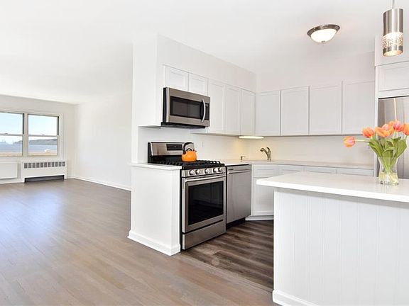 4th image of 61 Maple Ave APT 2A