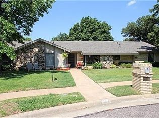 2913 Warren Cir, Irving, TX 75062