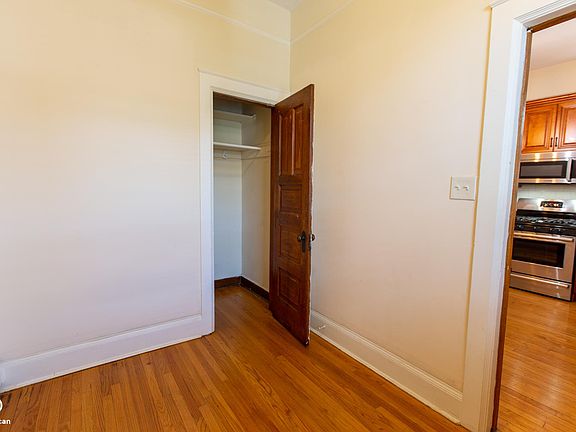 5th image of 853 W Oakdale Ave #2