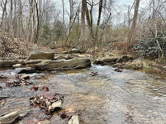 5th image of 920 Pennell Rd