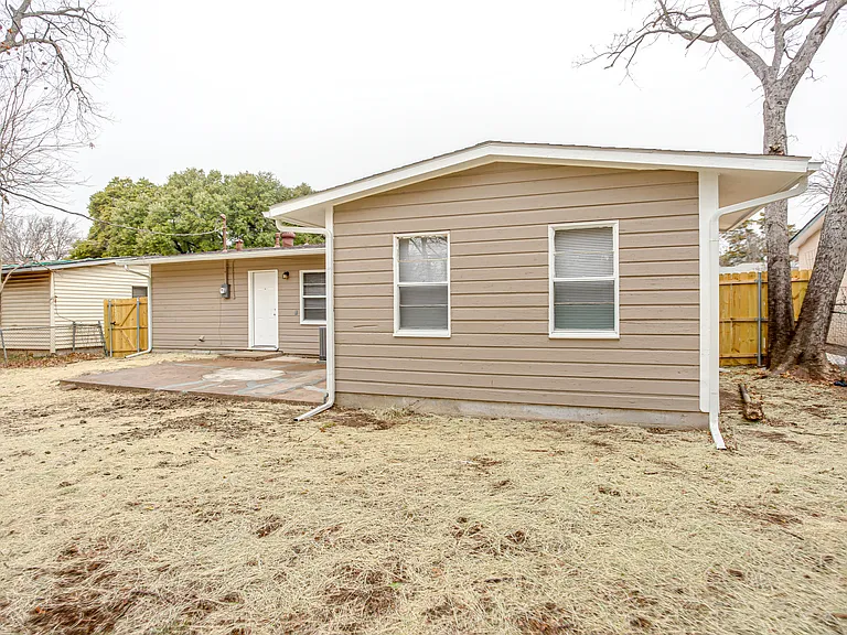 2518 Winthrop Dr — Photo 22
