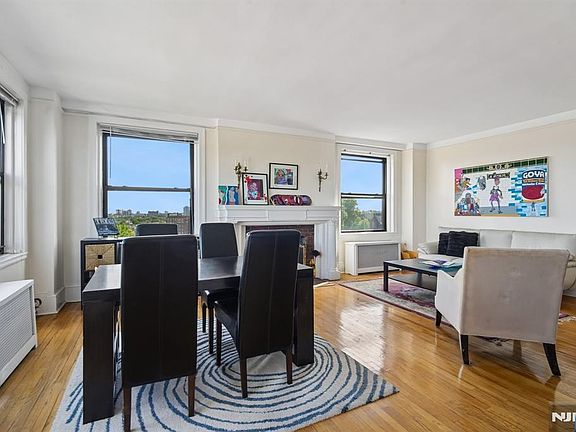 5th image of 375 Mount Prospect
