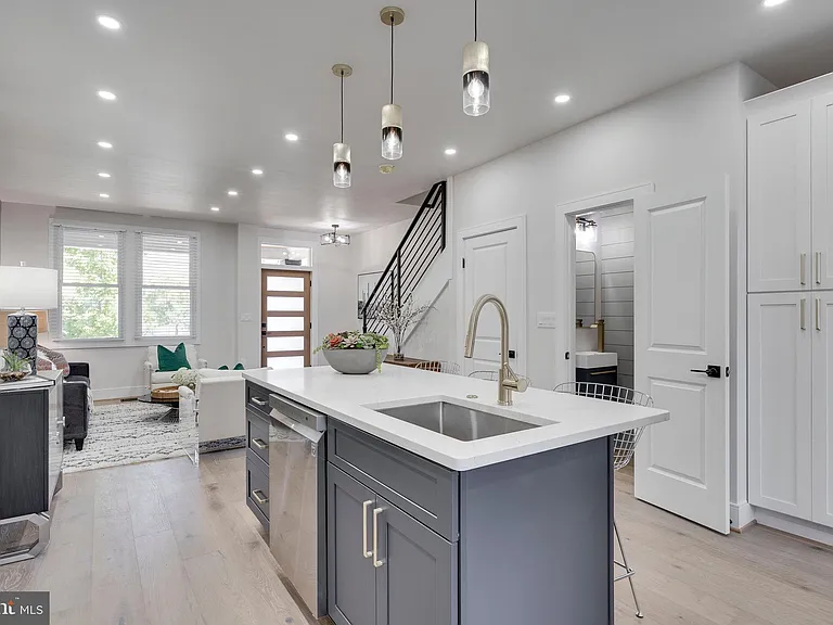 1323 Childress St NE — Photo 15