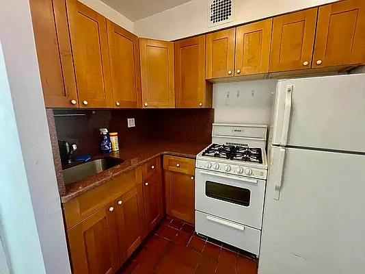 Rented by J PRESTON AND ASSOCIATES INC | media 5