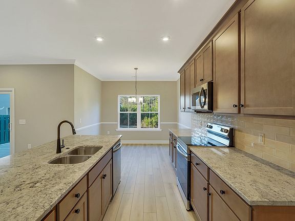 Harbor II - Breakfast Area Adjacent to Kitchen Ernest Homes