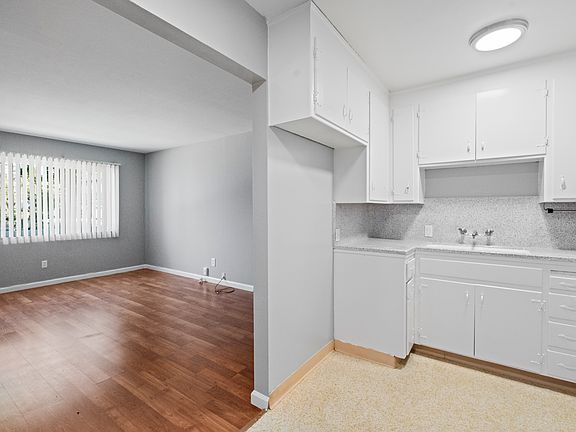 3rd image of 2030 Beatrice Ct APT 2