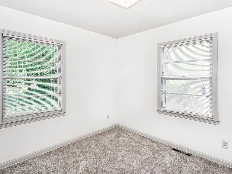 742 S Dellrose Ave — Photo 10