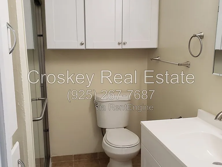 332 W Tregallas Rd — Photo 2