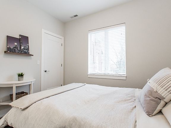 3rd image of 1212 N Paulina St #3